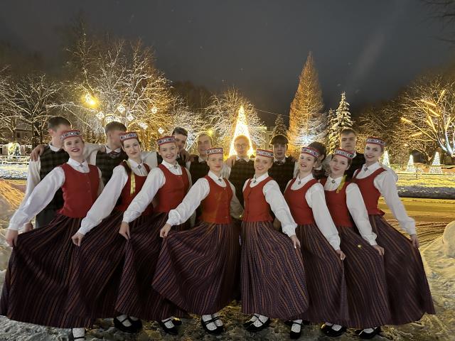 Gulbenes novada kultūras centra jauniešu tautisko deju kolektīvs